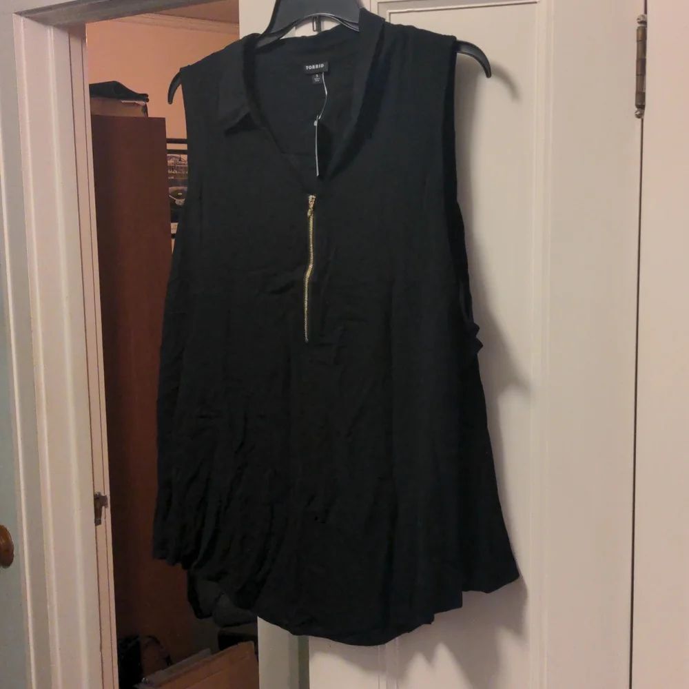 NWT black zip collared sleeveless top 5X